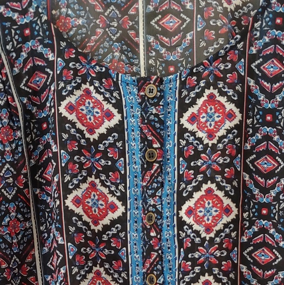 Forever 21 Semi-sheer patterned blouse - Picture 4 of 4